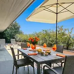 La Buca - - Elegant Apartment, 150 Sq M - Private Covered Parking - Private Terrace - Just 1500 Mt From Downtown *