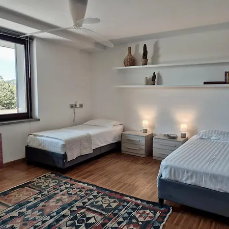 La Buca - - Elegant Apartment, 150 Sq M - Private Covered Parking - Private Terrace - Just 1500 Mt From Downtown * Como