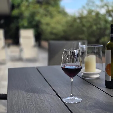 La Buca - - Elegant Apartment, 150 Sq M - Private Covered Parking - Private Terrace - Just 1500 Mt From Downtown * Como