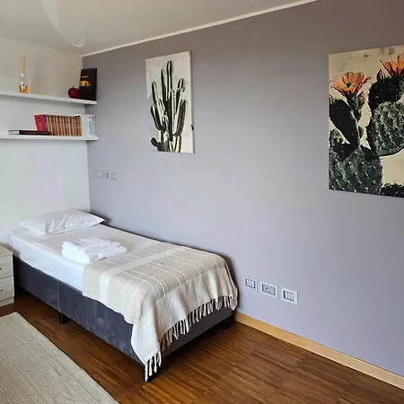 La Buca - - Elegant Apartment, 150 Sq M - Private Covered Parking - Private Terrace - Just 1500 Mt From Downtown *