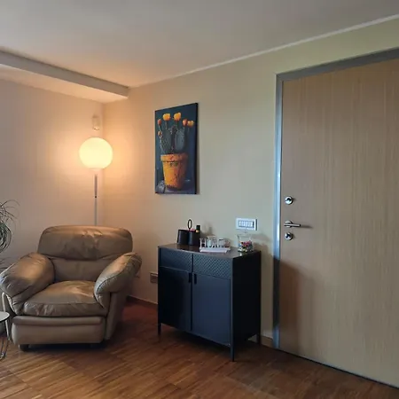 La Buca - - Elegant Apartment, 150 Sq M - Private Covered Parking - Private Terrace - Just 1500 Mt From Downtown