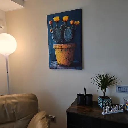 La Buca - - Elegant Apartment, 150 Sq M - Private Covered Parking - Private Terrace - Just 1500 Mt From Downtown *