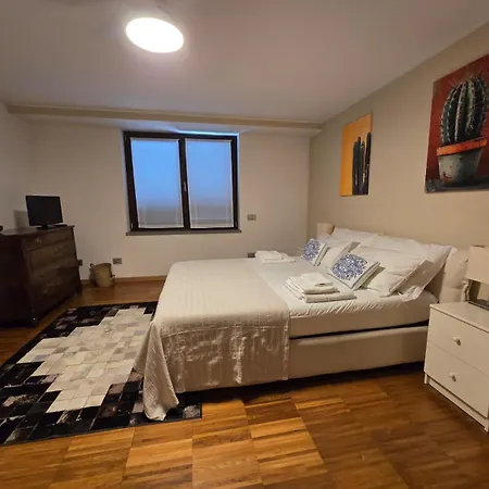 La Buca - - Elegant Apartment, 150 Sq M - Private Covered Parking - Private Terrace - Just 1500 Mt From Downtown * Como