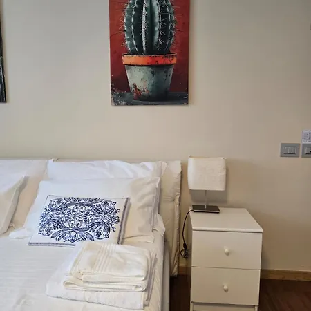 Appartement La Buca - - Elegant Apartment, 150 Sq M - Private Covered Parking - Private Terrace - Just 1500 Mt From Downtown Como