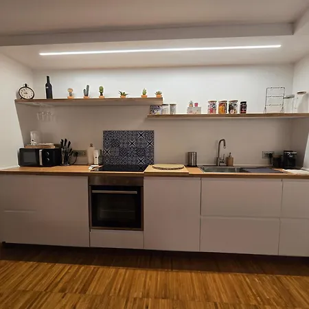 Apartament La Buca - - Elegant Apartment, 150 Sq M - Private Covered Parking - Private Terrace - Just 1500 Mt From Downtown *