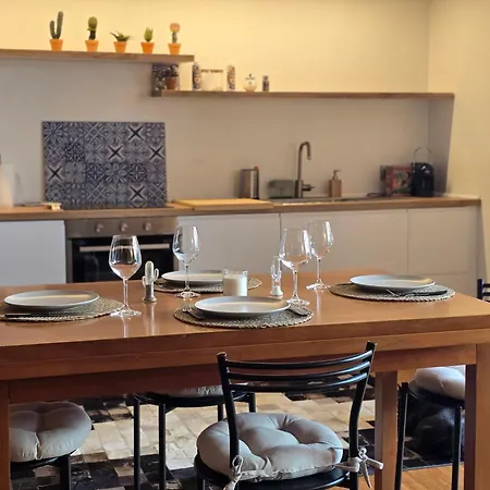 La Buca - - Elegant Apartment, 150 Sq M - Private Covered Parking - Private Terrace - Just 1500 Mt From Downtown *