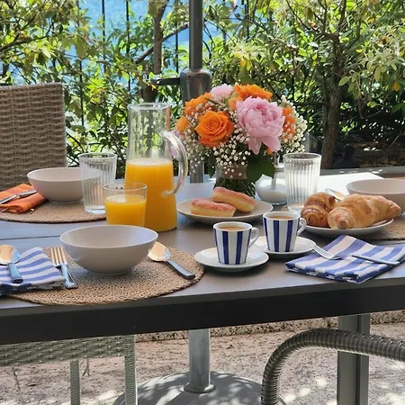Apartment La Buca - - Elegant Apartment, 150 Sq M - Private Covered Parking - Private Terrace - Just 1500 Mt From Downtown,family-friendly