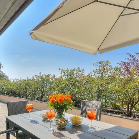La Buca - - Elegant Apartment, 150 Sq M - Private Covered Parking - Private Terrace - Just 1500 Mt From Downtown,family-friendly Lejlighed Como