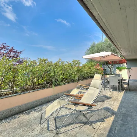 La Buca - - Elegant Apartment, 150 Sq M - Private Covered Parking - Private Terrace - Just 1500 Mt From Downtown,family-friendly