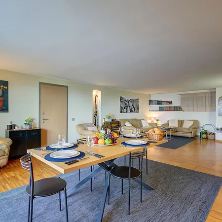 La Buca - - Elegant Apartment, 150 Sq M - Private Covered Parking - Private Terrace - Just 1500 Mt From Downtown,family-friendly Apartment