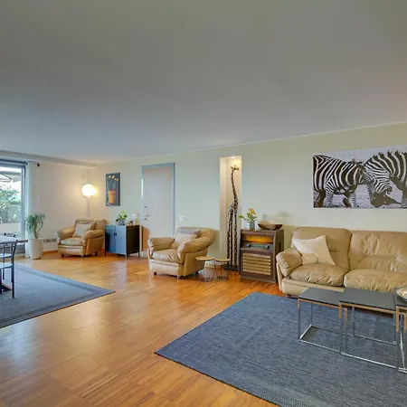 Apartment La Buca - - Elegant Apartment, 150 Sq M - Private Covered Parking - Private Terrace - Just 1500 Mt From Downtown,family-friendly Como