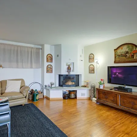La Buca - - Elegant Apartment, 150 Sq M - Private Covered Parking - Private Terrace - Just 1500 Mt From Downtown,family-friendly Como
