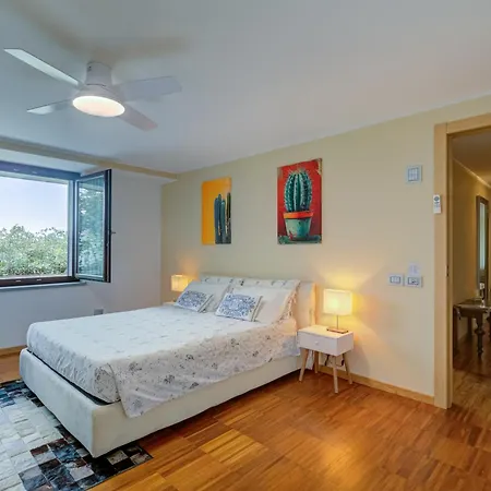 Apartment La Buca - - Elegant Apartment, 150 Sq M - Private Covered Parking - Private Terrace - Just 1500 Mt From Downtown,family-friendly *