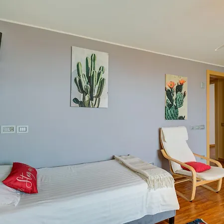 Apartment La Buca - - Elegant Apartment, 150 Sq M - Private Covered Parking - Private Terrace - Just 1500 Mt From Downtown,family-friendly *