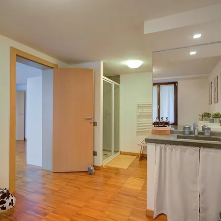Apartment La Buca - - Elegant Apartment, 150 Sq M - Private Covered Parking - Private Terrace - Just 1500 Mt From Downtown,family-friendly