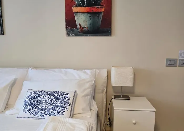 Apartamento La Buca - - Elegant Apartment, 150 Sq M - Private Covered Parking - Private Terrace - Just 1500 Mt From Downtown Como