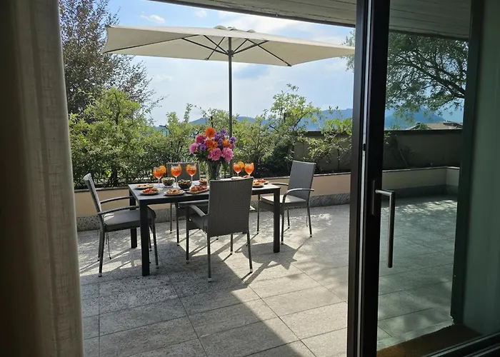 Lejlighed La Buca - - Elegant Apartment, 150 Sq M - Private Covered Parking - Private Terrace - Just 1500 Mt From Downtown Como