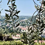 La Buca - - Elegant Apartment, 150 Sq M - Private Covered Parking - Private Terrace - Just 1500 Mt From Downtown *