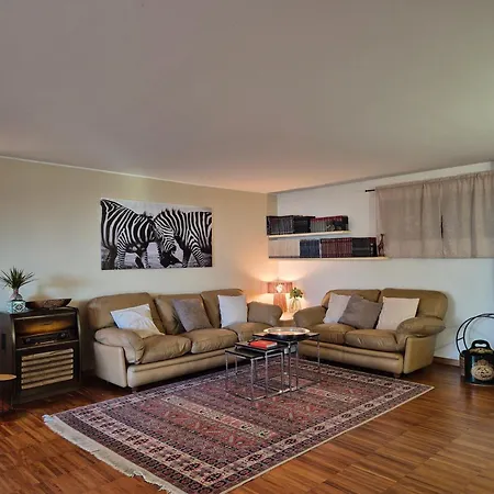 La Buca - - Elegant Apartment, 150 Sq M - Private Covered Parking - Private Terrace - Just 1500 Mt From Downtown Комо