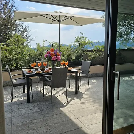 Апартаменты La Buca - - Elegant Apartment, 150 Sq M - Private Covered Parking - Private Terrace - Just 1500 Mt From Downtown Комо