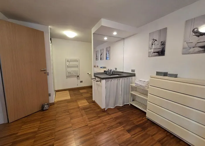 La Buca - - Elegant Apartment, 150 Sq M - Private Covered Parking - Private Terrace - Just 1500 Mt From Downtown Appartamento