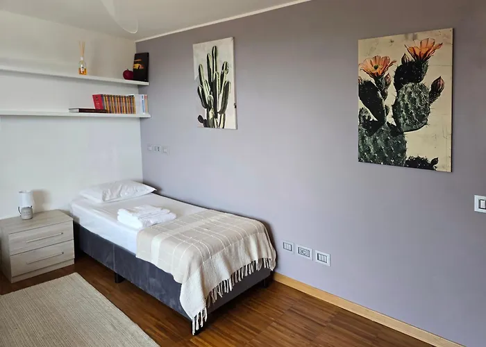 La Buca - - Elegant Apartment, 150 Sq M - Private Covered Parking - Private Terrace - Just 1500 Mt From Downtown *