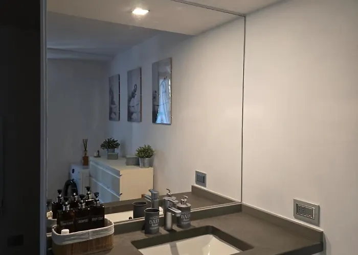 La Buca - - Elegant Apartment, 150 Sq M - Private Covered Parking - Private Terrace - Just 1500 Mt From Downtown Апартаменты Комо