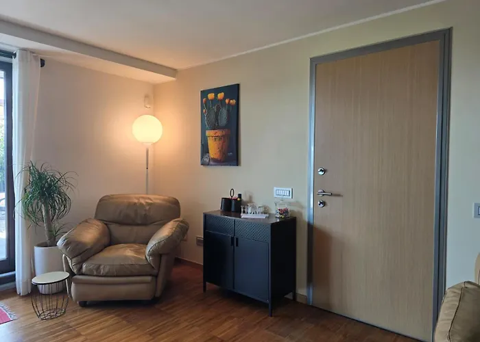 La Buca - - Elegant Apartment, 150 Sq M - Private Covered Parking - Private Terrace - Just 1500 Mt From Downtown