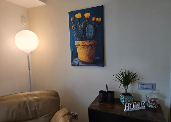 La Buca - - Elegant Apartment, 150 Sq M - Private Covered Parking - Private Terrace - Just 1500 Mt From Downtown *