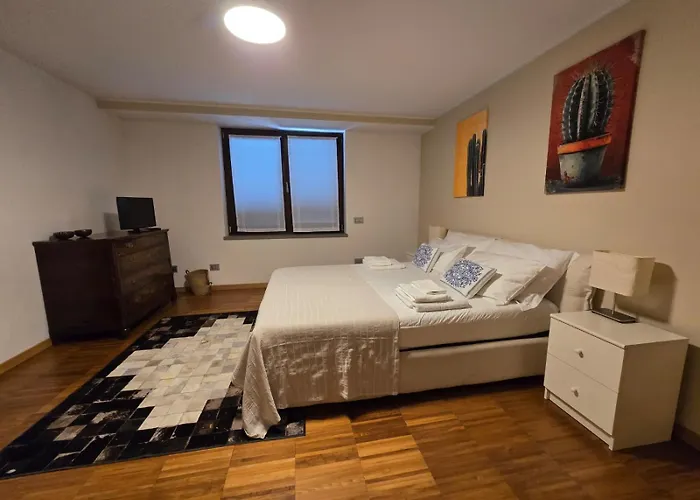 La Buca - - Elegant Apartment, 150 Sq M - Private Covered Parking - Private Terrace - Just 1500 Mt From Downtown * Côme