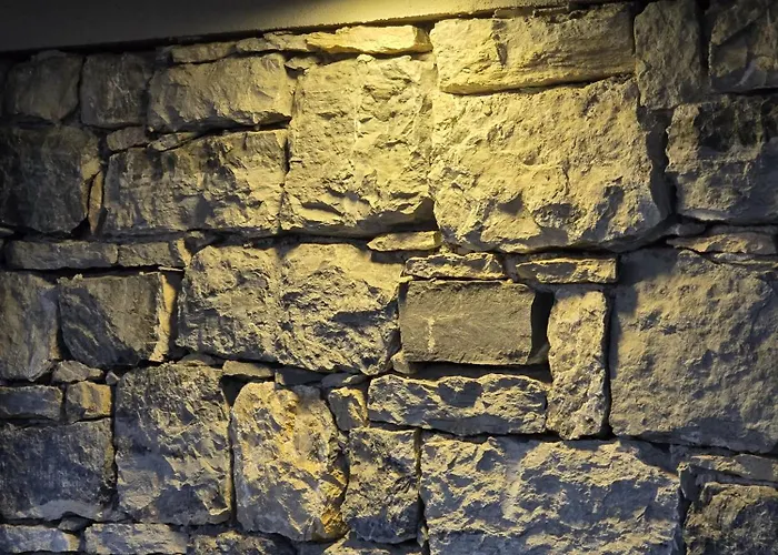 La Buca - - Elegant Apartment, 150 Sq M - Private Covered Parking - Private Terrace - Just 1500 Mt From Downtown *