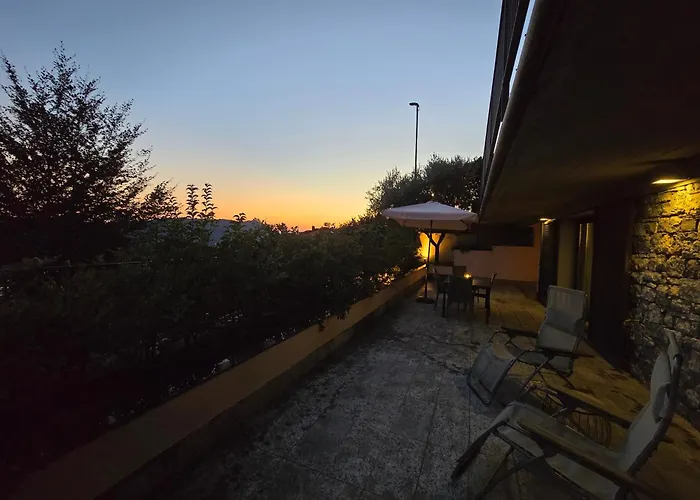 La Buca - - Elegant Apartment, 150 Sq M - Private Covered Parking - Private Terrace - Just 1500 Mt From Downtown *