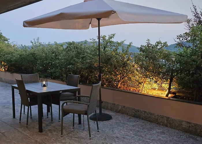 La Buca - - Elegant Apartment, 150 Sq M - Private Covered Parking - Private Terrace - Just 1500 Mt From Downtown * Комо